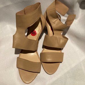 Vince Camuto Strap Sandal Sz 10